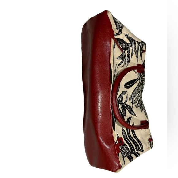 Victoria’s Secret canvas tote in cream with green leaves - Picture 6 of 9